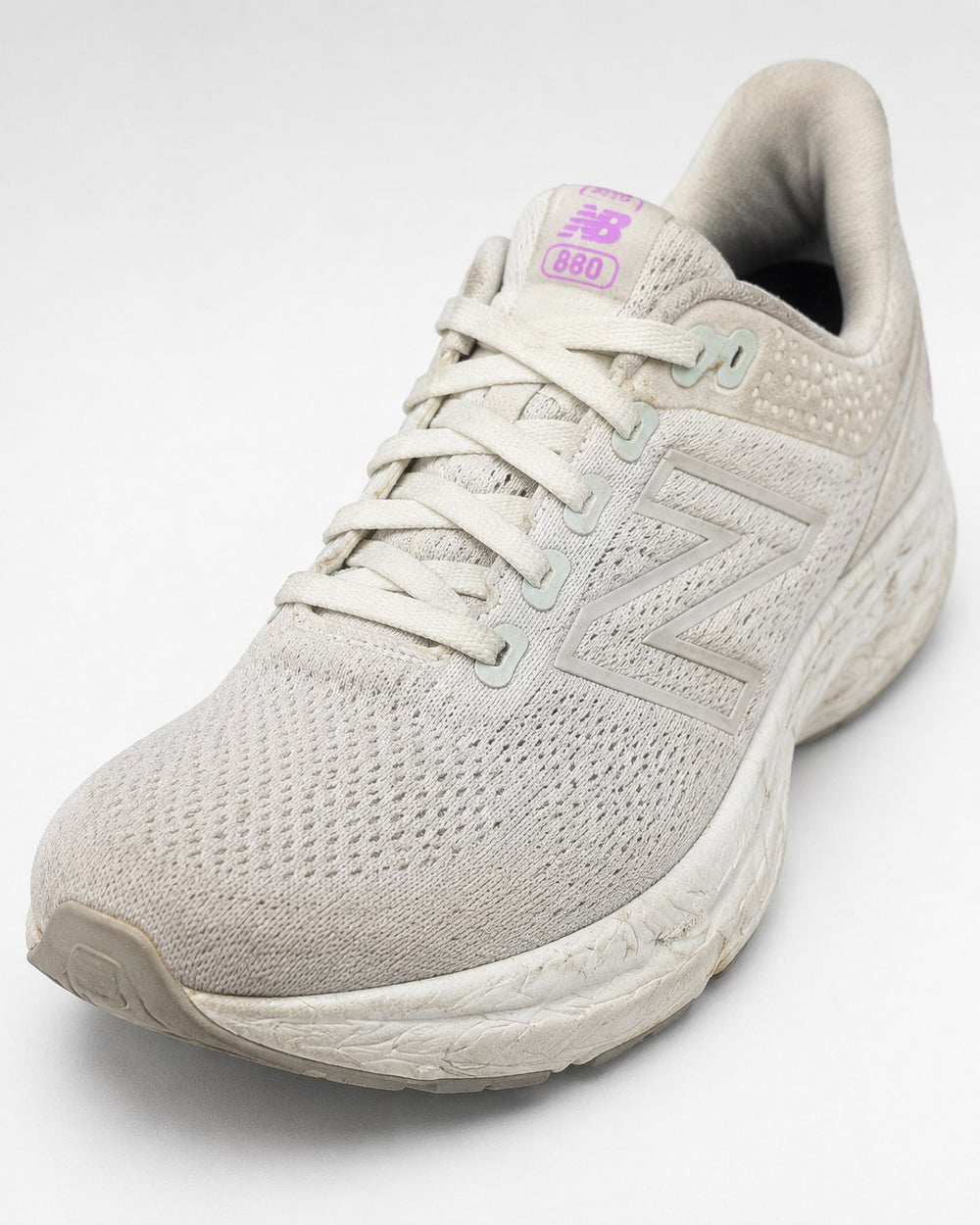 New Balance Fresh Foam X 880v14 pre-loved sneakers - three-quarter angle