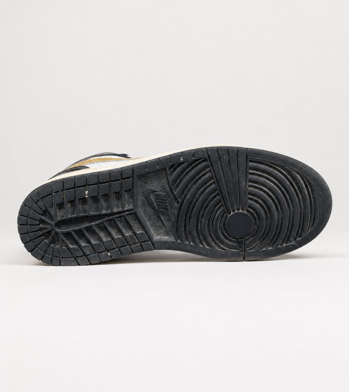 Nike Air Jordan 1 Mid SE Patent - EU 44